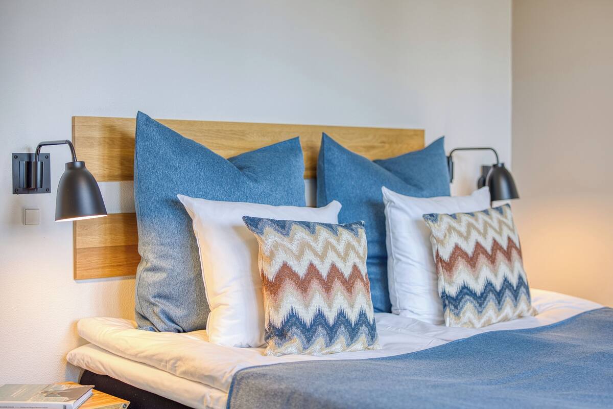 1 bedroom, hypo-allergenic bedding, iron/ironing board, free wifi