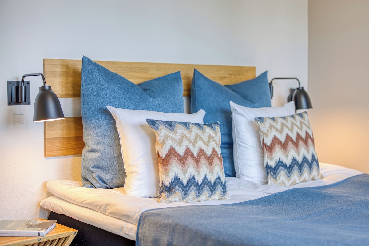 1 bedroom, hypo-allergenic bedding, iron/ironing board, free WiFi