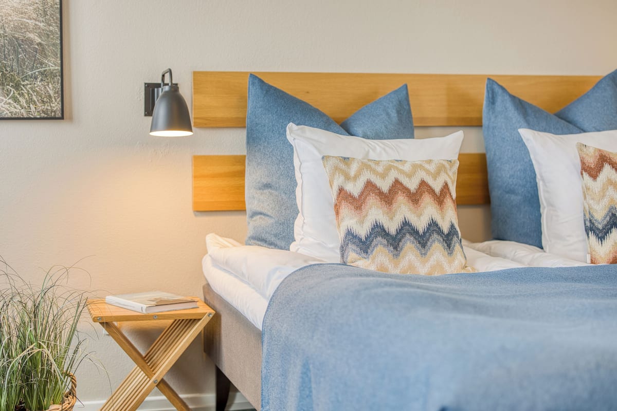 1 bedroom, hypo-allergenic bedding, iron/ironing board, free WiFi