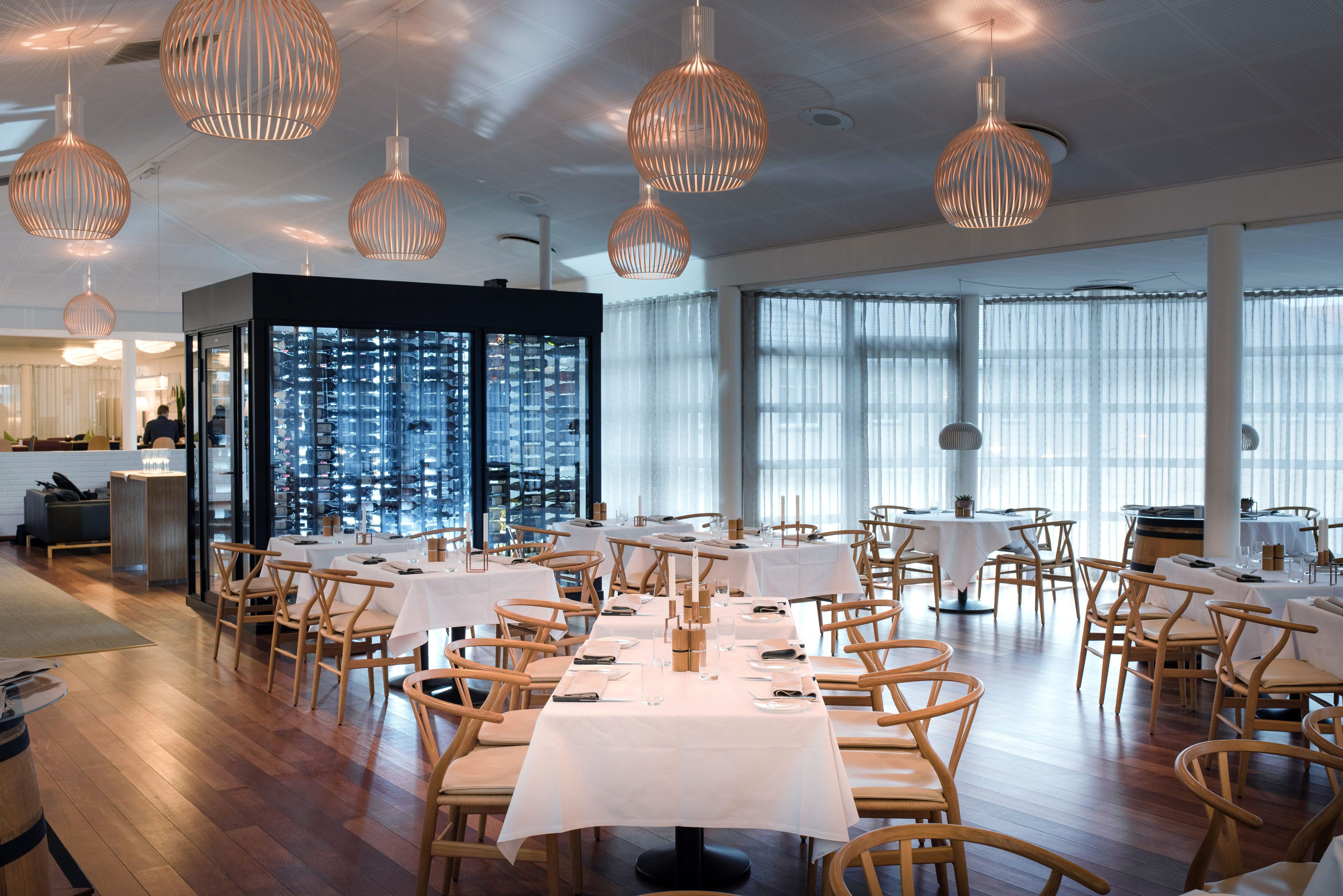 breakfast, lunch and dinner served