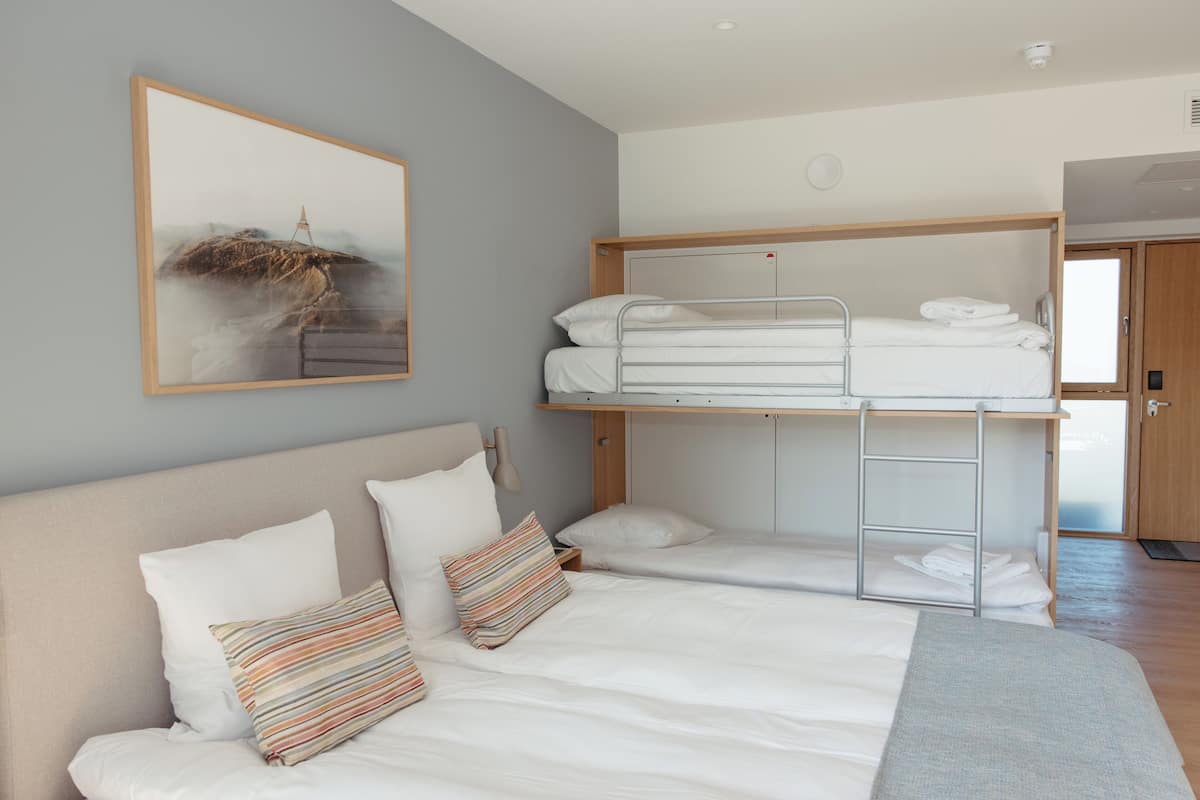 1 bedroom, hypo-allergenic bedding, iron/ironing board, free WiFi