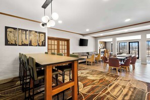 Buffet déjeuner gratuit tous les jours