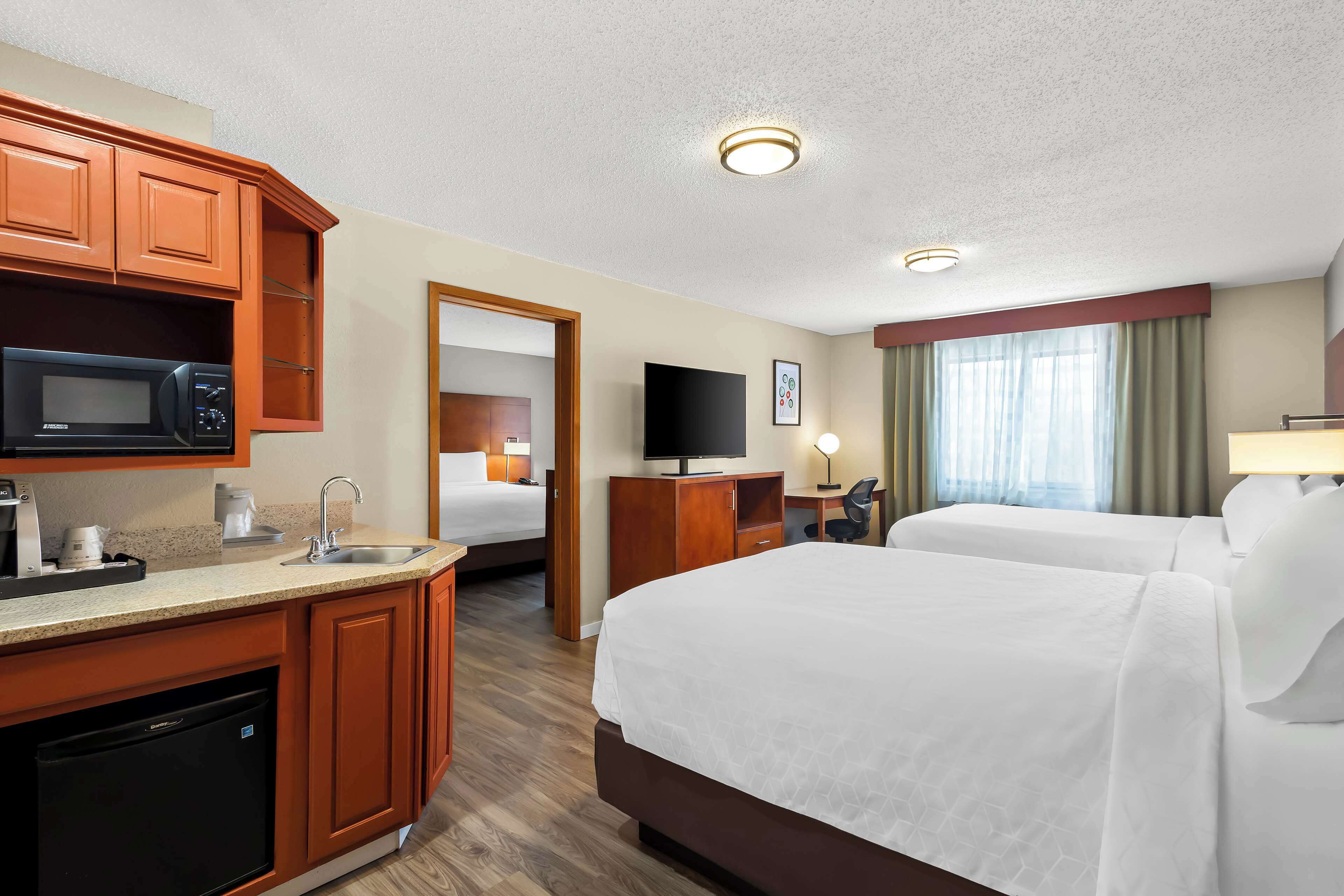 suite, multiple beds, non smoking, refrigerator & microwave | 1 bedroom, premium bedding, in-room safe, desk