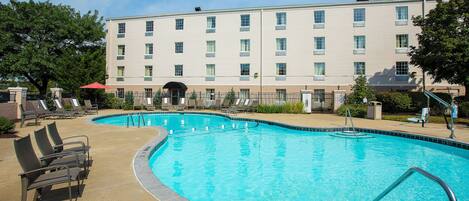 Alberca al aire libre por temporada