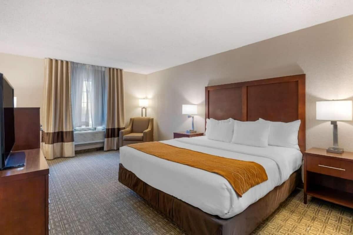 Premium bedding, pillowtop beds, in-room safe, desk