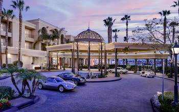Hotel exterior and entrance at Balboa Bay Resort
