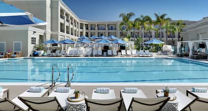 Balboa Bay Resort