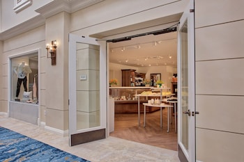 Couples treatment rooms, sauna, body treatments, body wraps, body scrubs at Balboa Bay Resort