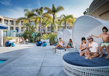 Outdoor pool, open 8:00 AM to 10:00 PM, cabanas (surcharge) at Balboa Bay Resort