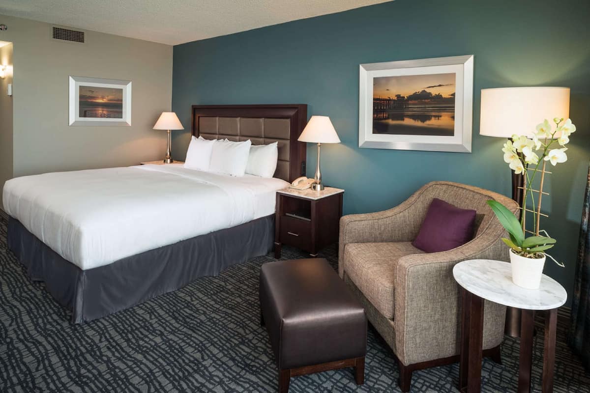 Ylelliset vuodevaatteet, untuvapeitot, pillowtop-patjalliset sängyt