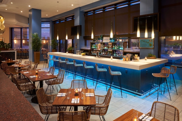 2 bars/lounges, 2 beach bars, poolside bar
