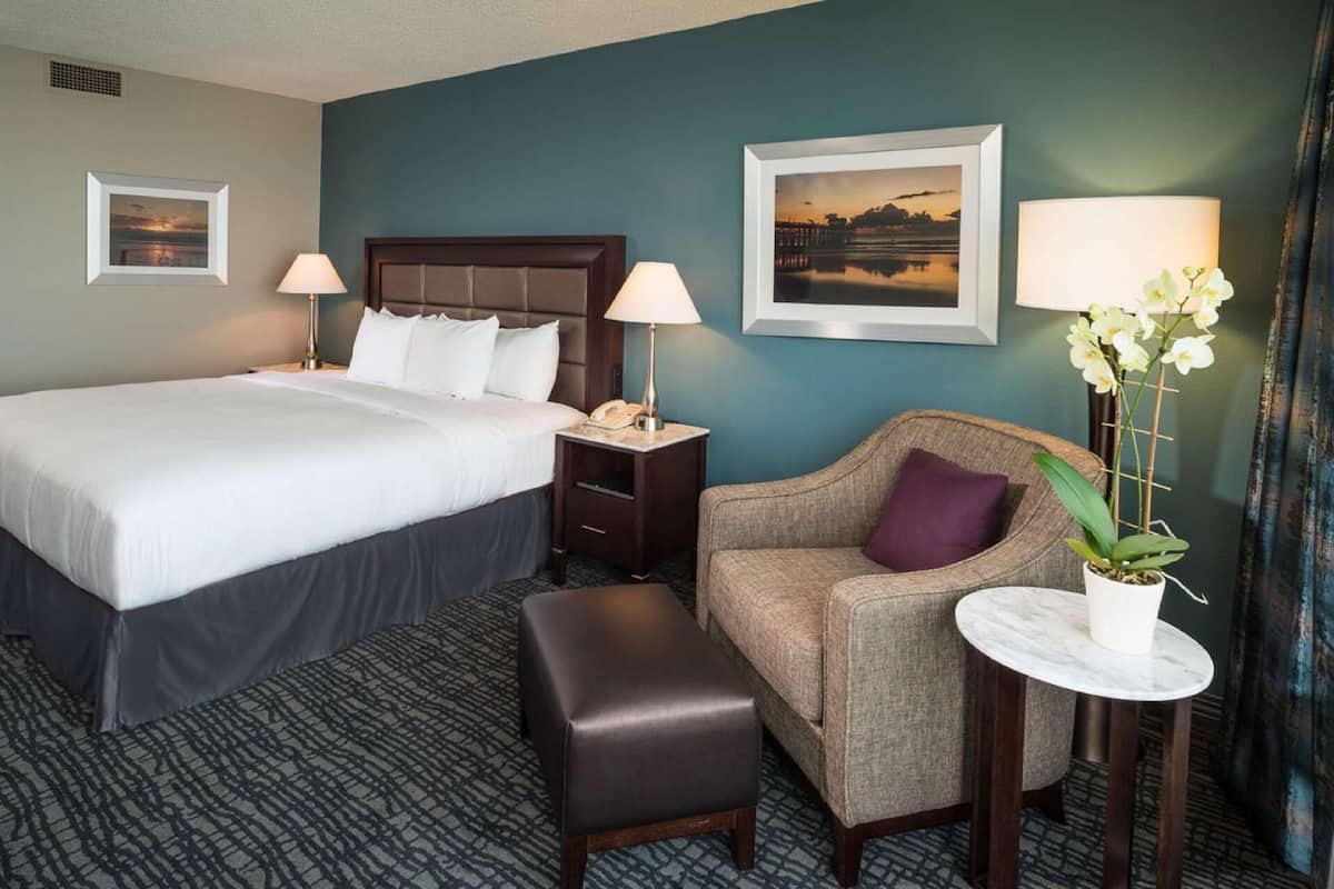 Ylelliset vuodevaatteet, untuvapeitot, pillowtop-patjalliset sängyt