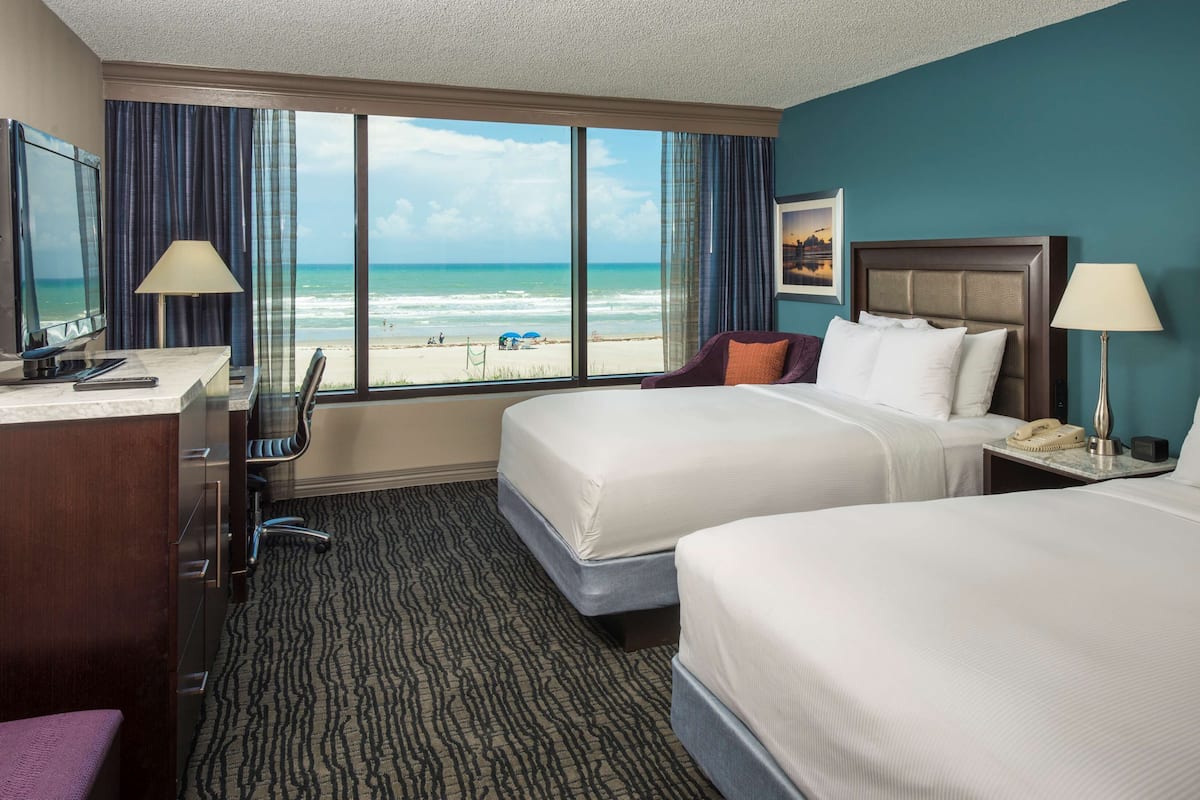 Ylelliset vuodevaatteet, untuvapeitot, pillowtop-patjalliset sängyt