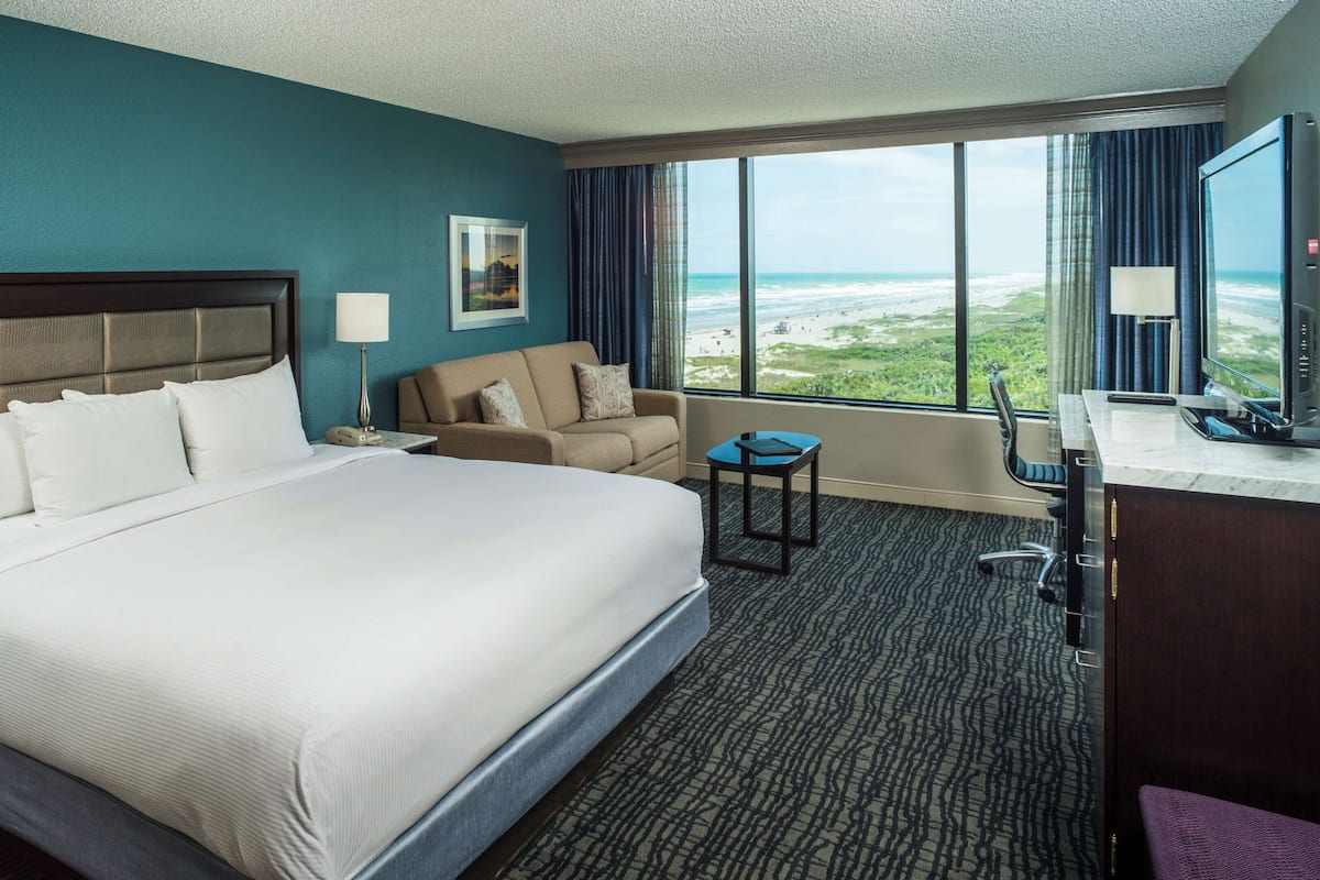 Ylelliset vuodevaatteet, untuvapeitot, pillowtop-patjalliset sängyt