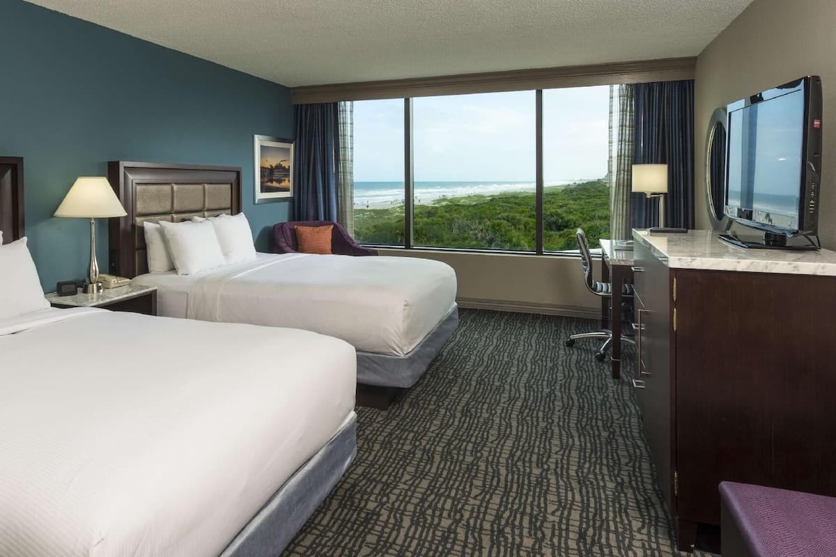 Ylelliset vuodevaatteet, untuvapeitot, pillowtop-patjalliset sängyt