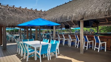2 barer/lounger, 2 strandbarer, bar ved poolen