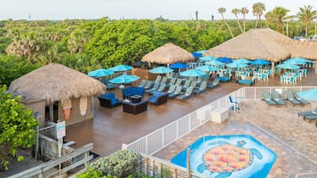2 bar/lounge, 2 bar sulla spiaggia, bar a bordo piscina