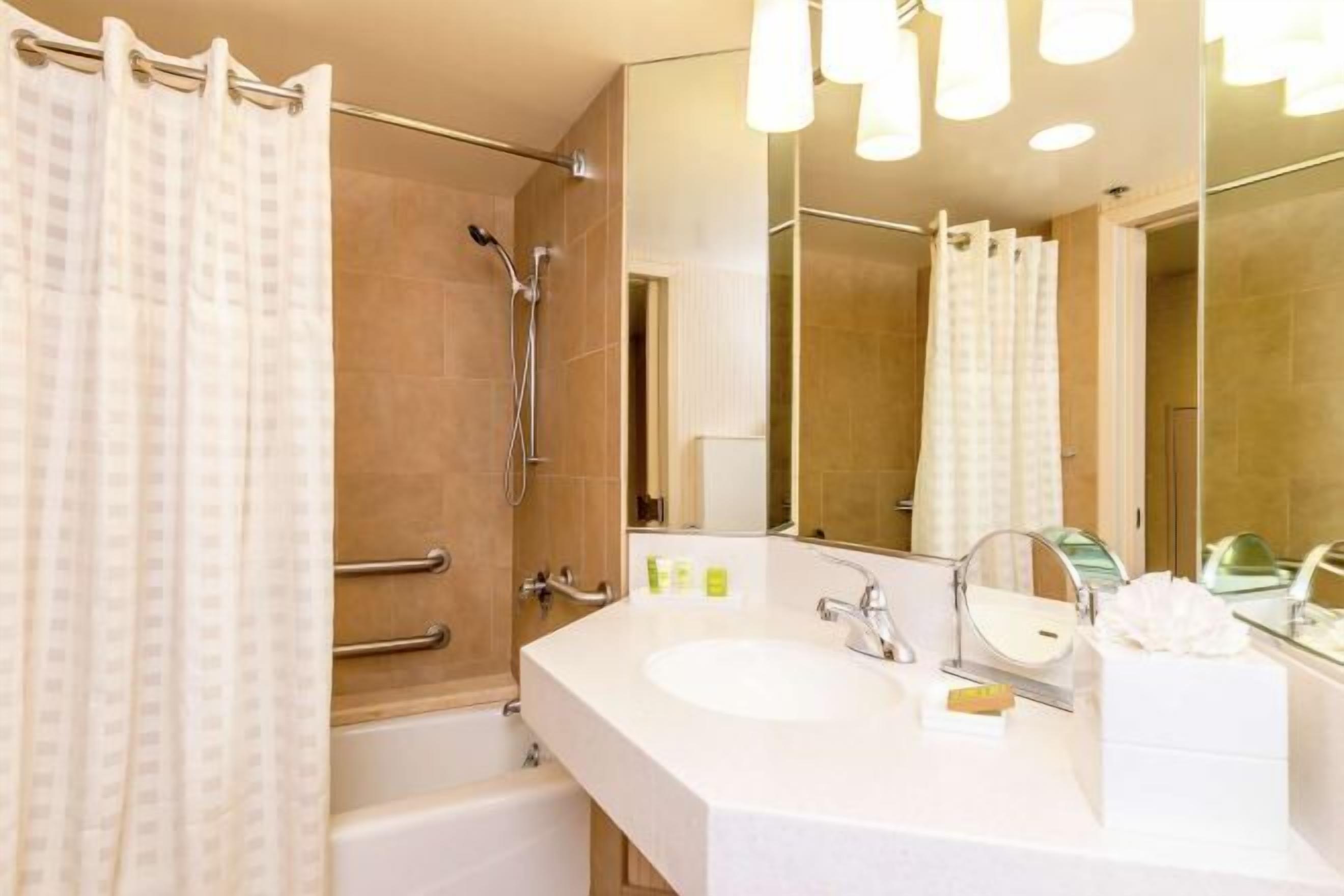 Ducha y bañera combinadas y artículos de higiene personal de diseño