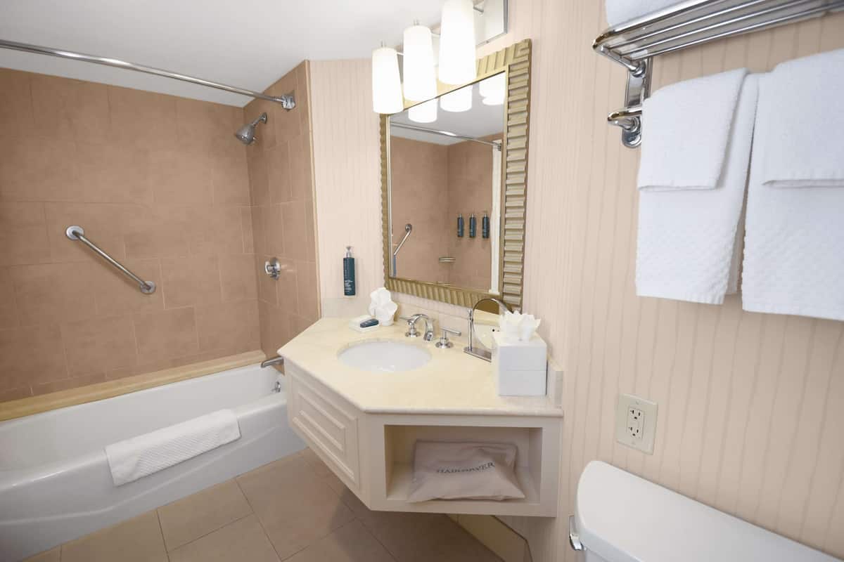Combined shower/tub, designer toiletries, hair dryer, towels