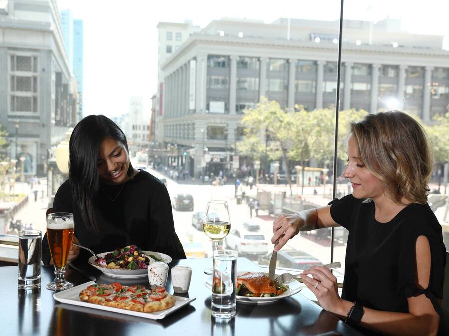 2 restaurants, breakfast, lunch, dinner served; American cuisine