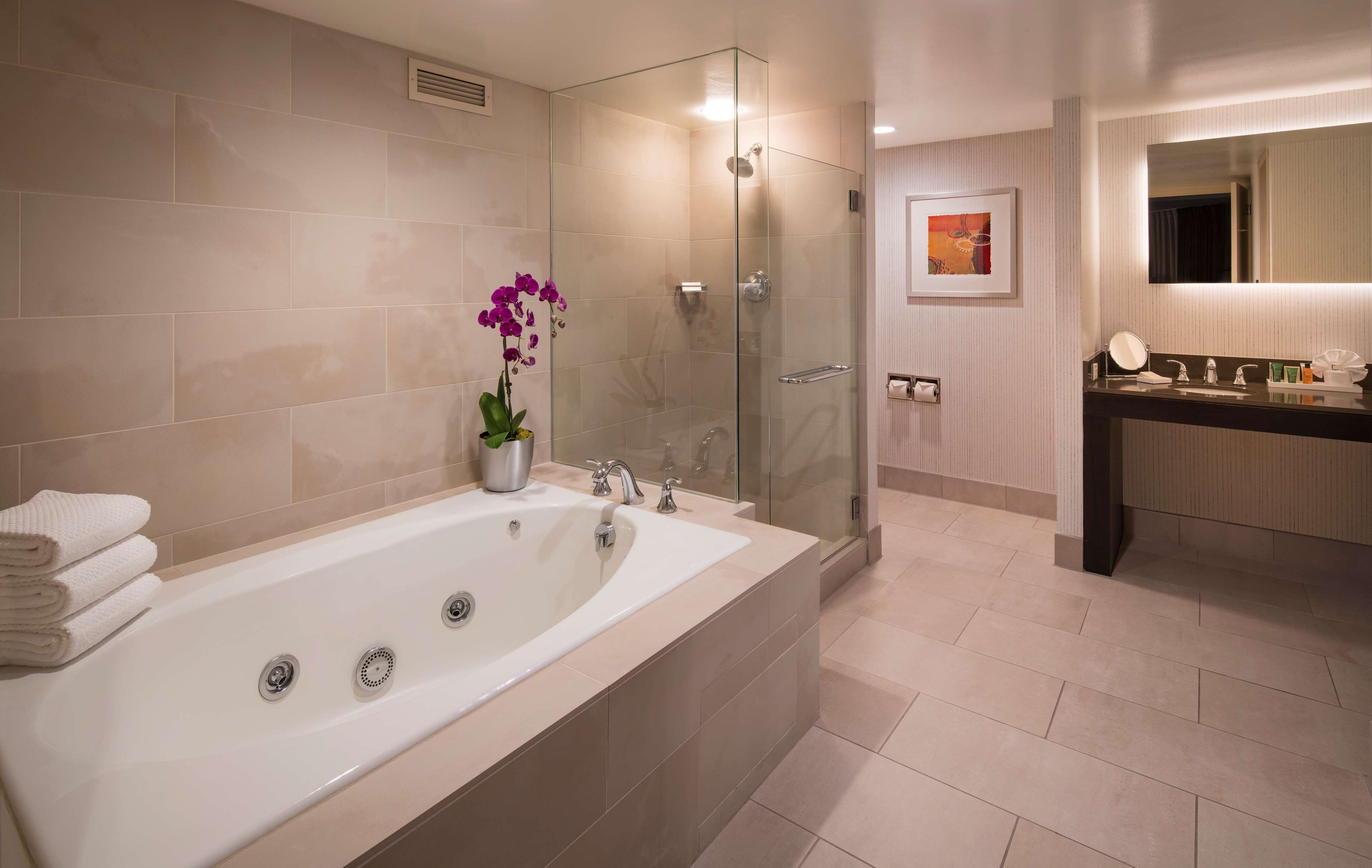 suite, 1 bedroom, non smoking (sunset suite) | bathroom | combined shower/bathtub, designer toiletries, hair dryer, towels