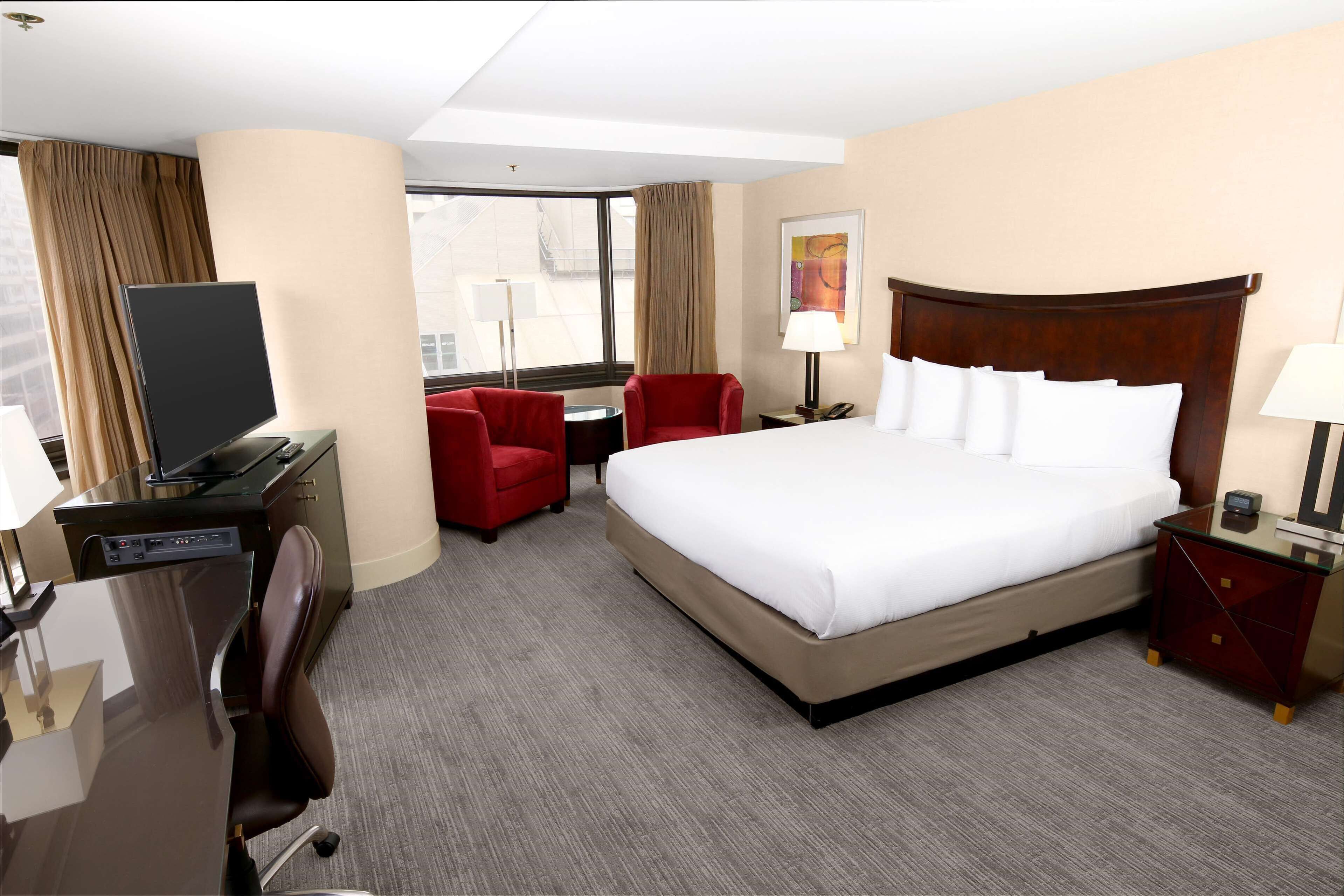 Room, 1 King Bed, Corner | Premium bedding, down comforters, pillowtop beds, in-room safe