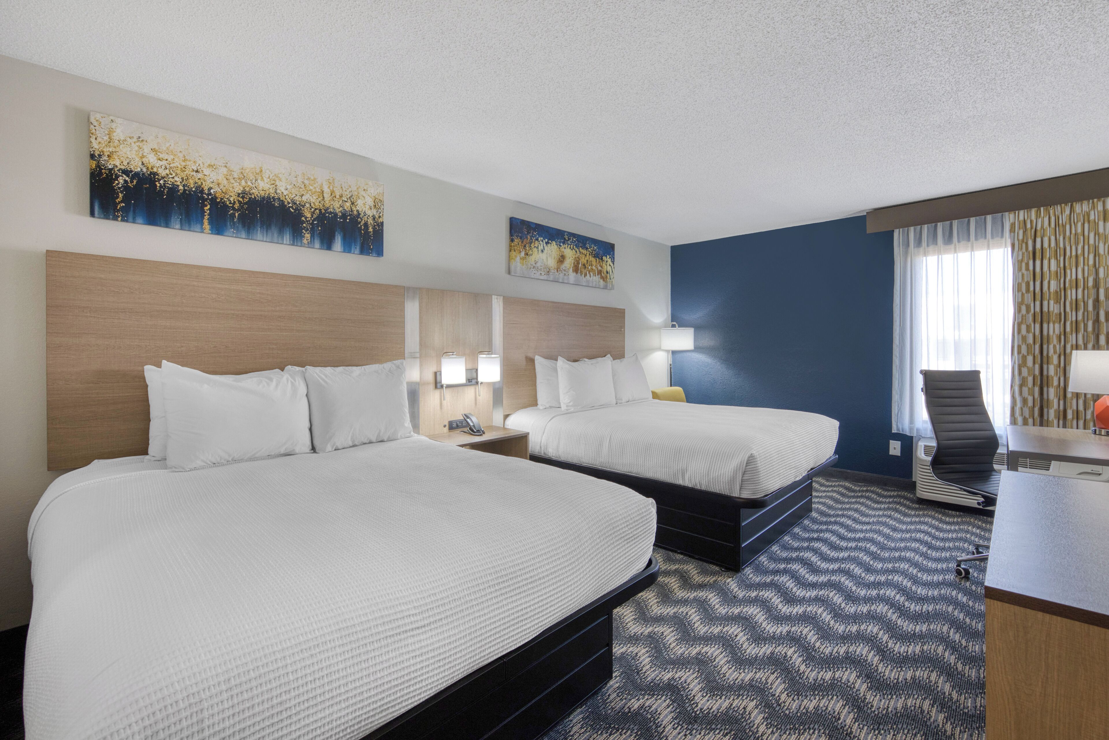 Phòng Tiêu chuẩn, 2 giường cỡ queen, không hút thuốc | Nệm có lớp đệm bông, bàn, bộ trải giường 