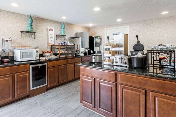 Free daily continental breakfast 