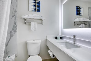 Standard Room, 2 Queen Beds, Non Smoking | Bathroom | Combined shower/bathtub, free toiletries, hair dryer, towels