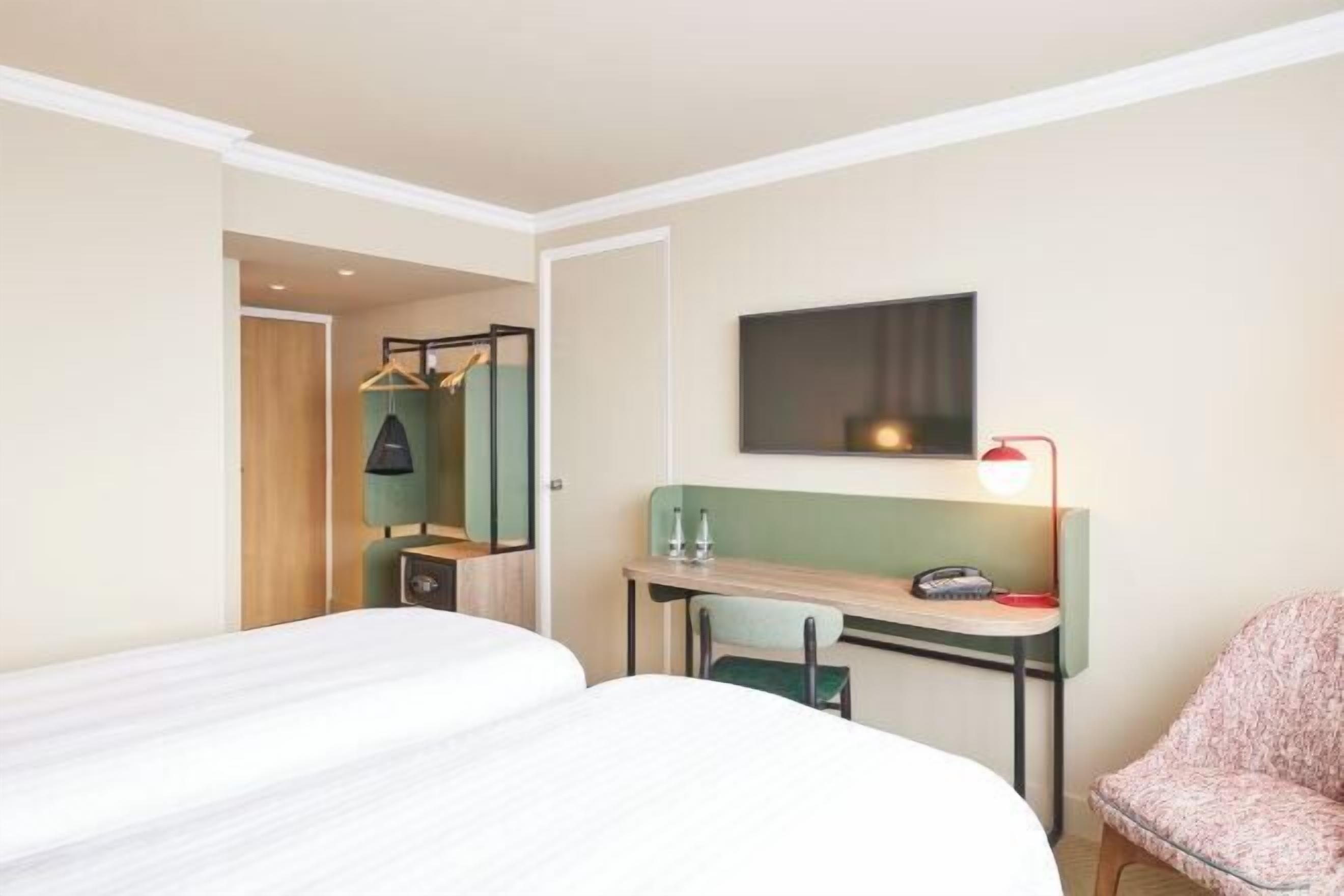 In-room safe, desk, laptop workspace, soundproofing