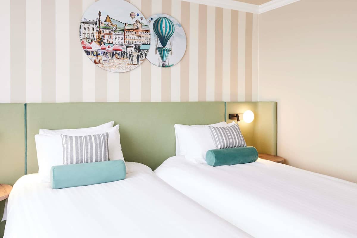 Classic Room, 2 Twin Beds | In-room safe, desk, laptop workspace, soundproofing