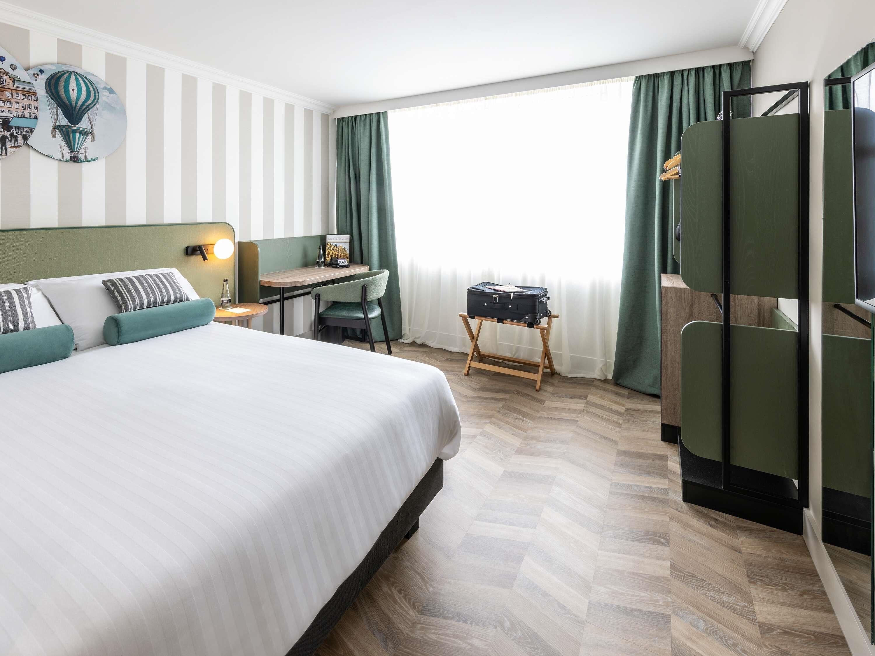 in-room safe, desk, laptop workspace, soundproofing