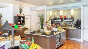 Tägliches großes Frühstück (15.00 GBP pro Person)