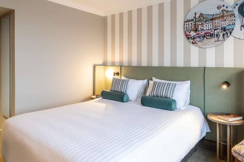 Classic Room, 1 Double Bed | In-room safe, desk, laptop workspace, soundproofing