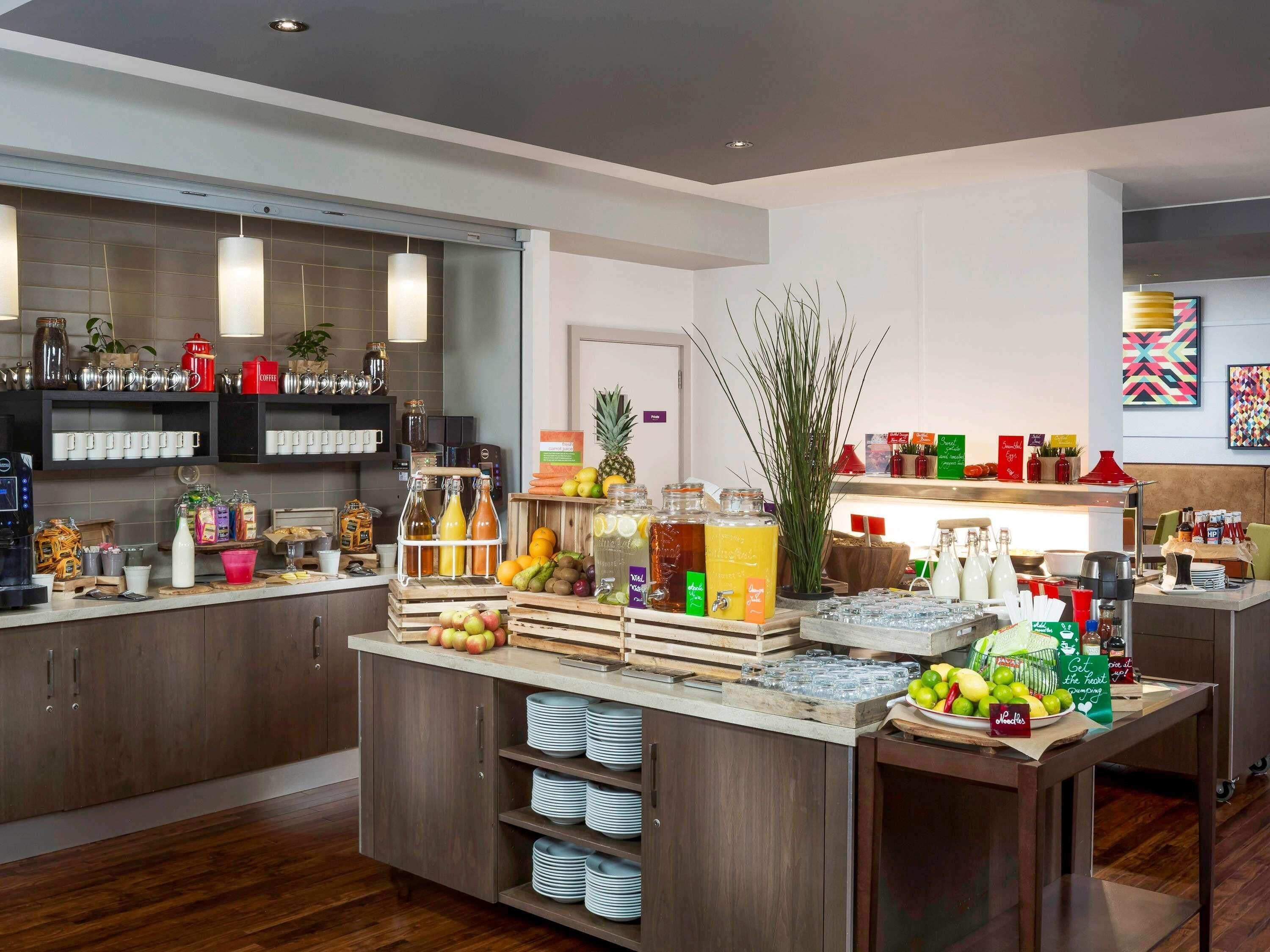 breakfast, lunch and dinner served