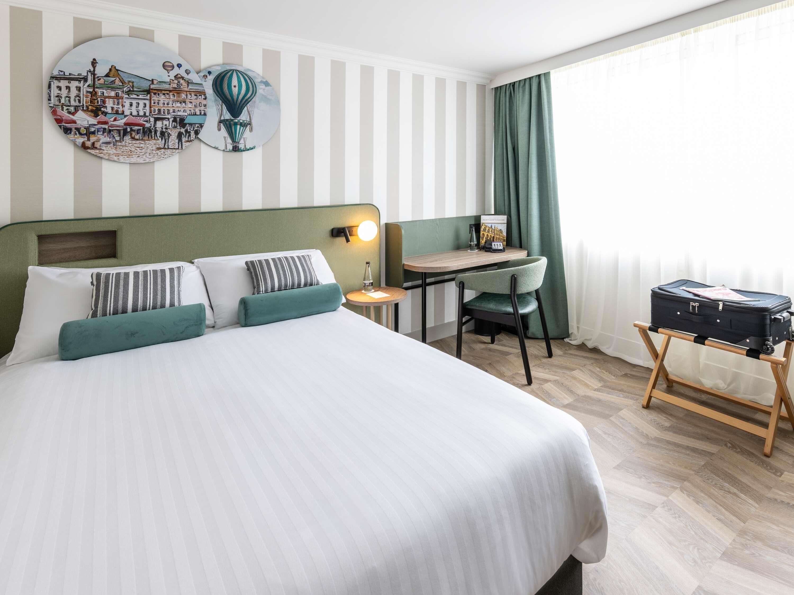 in-room safe, desk, laptop workspace, soundproofing