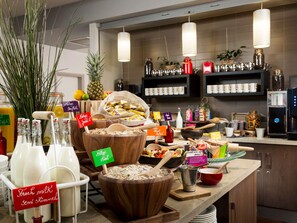 Breakfast area - Mercure Northampton (Northampton)