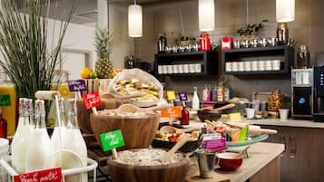 Petit déjeuner complet (15.00 GBP par personne)