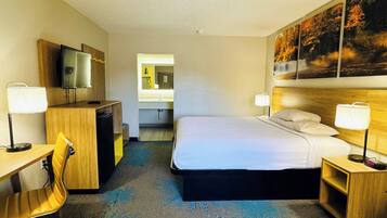 Bàn, khu vực làm việc phù hợp cho laptop, màn/rèm cản sáng