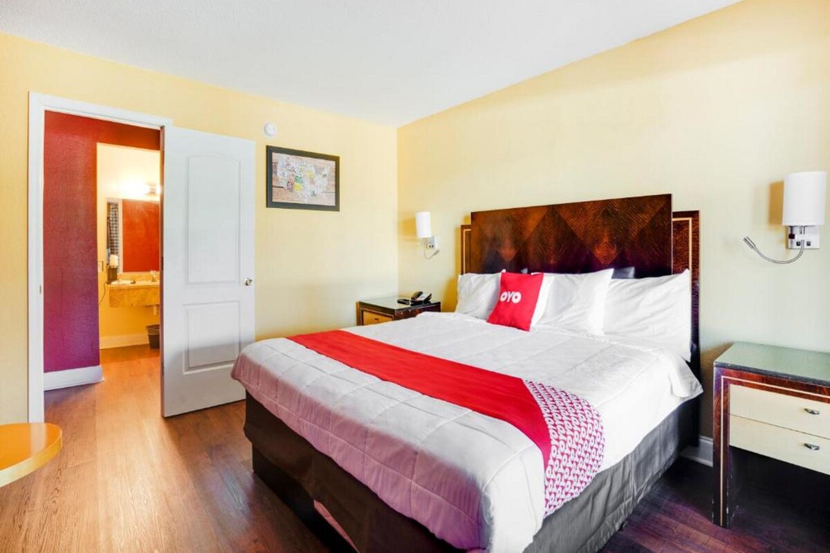 Desk, free WiFi, bed sheets