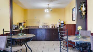 Breakfast and dinner served, American cuisine