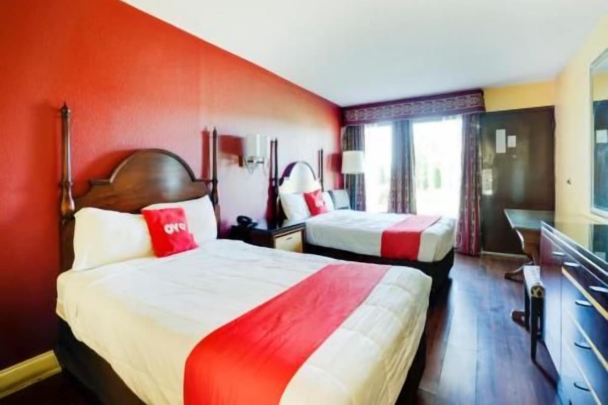 Escritorio, wifi gratis, ropa de cama