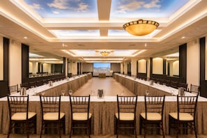 A conference room with a long table, chairs, and a large screen at the front. - Hollywood Hotel (Los Angeles)