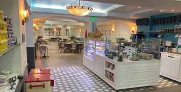 อาหารเช้าปรุงตามสั่งทุกวัน (USD 27.36 ต่อคน)