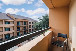 Kamer, 1 kingsize bed met slaapbank, uitzicht op binnenplaats (Balcony) | Kameruitzicht