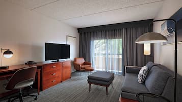 Télévision à écran plat, films à la carte