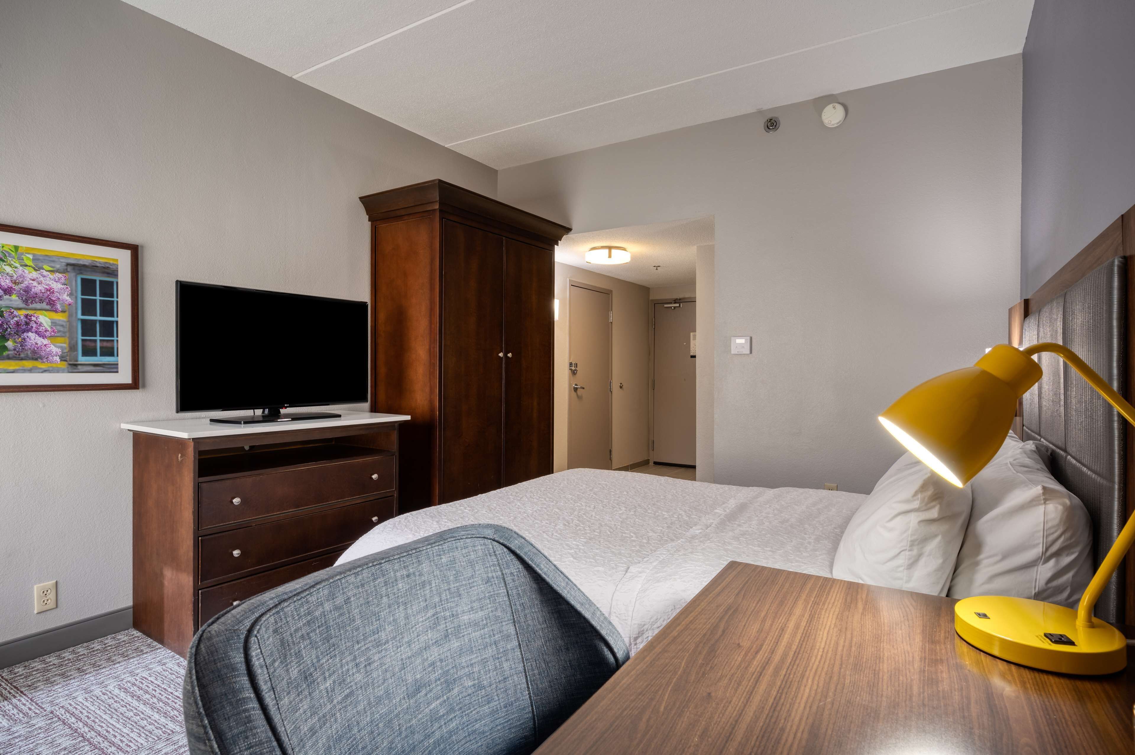 room, accessible, non smoking | individually furnished, blackout curtains, iron/ironing board