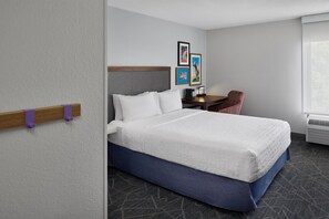 Individually furnished, blackout drapes, iron/ironing board - Hampton Inn Janesville (Janesville)