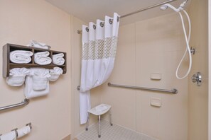 Shower, hydromassage showerhead, designer toiletries, hair dryer - Hampton Inn closest to Universal Orlando (Orlando)