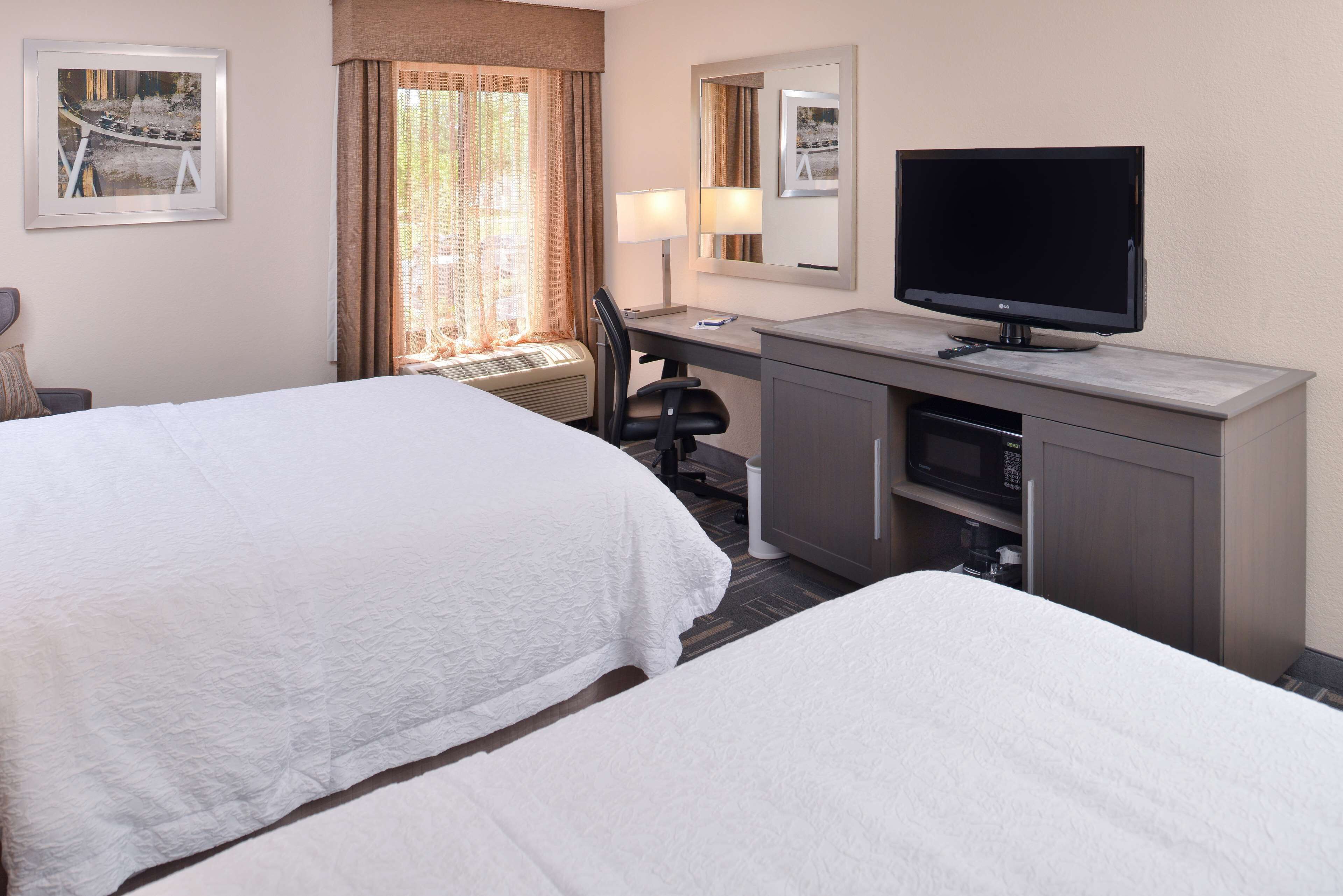 standard room | premium bedding, down duvets, pillow-top beds, in-room safe